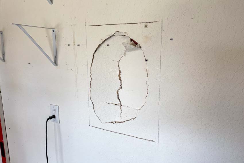 How-to-Patch-a-Hole-in-Drywall-09